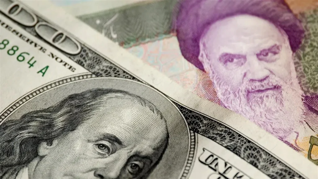 تراجع تاريخي.. الريال الإيراني يسجل أدنى مستوياته أمام الدولار لليوم الثاني